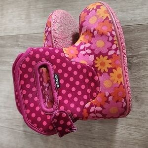 BOGS GIRLS WARM BOOTS SHOES INSULATED SNOW HIKING size US 7.5 PINK FLOWERS